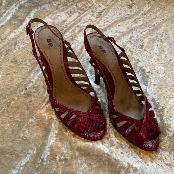 Magenta pink snake skin peep toe sling backs!💖🖤💖 - Picture 2 of 6